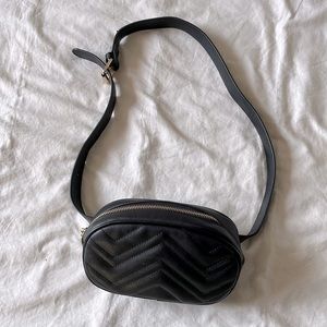 Black belt bag